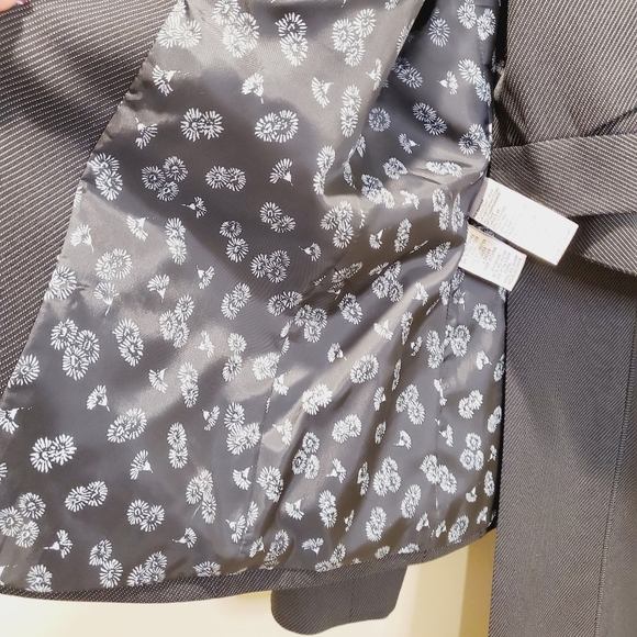 Jones New york suit black stripped size 8 - Picture 3 of 15